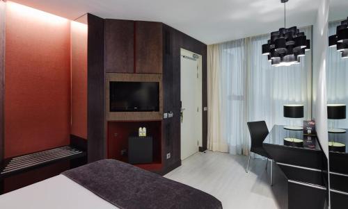 Ένα ή περισσότερα κρεβάτια σε δωμάτιο στο Sercotel Hotel Rosellon