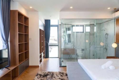 Ένα μπάνιο στο Villa Hội An Large