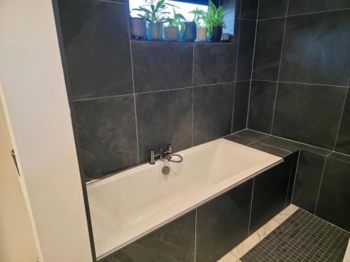 Stylish, Modern Cardiff Home, Perfect for Groups and Families photo 34
