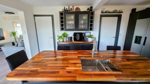 Stylish, Modern Cardiff Home, Perfect for Groups and Families photo 14