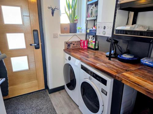 Stylish, Modern Cardiff Home, Perfect for Groups and Families photo 45