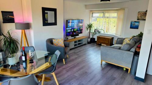 Stylish, Modern Cardiff Home, Perfect for Groups and Families photo 20