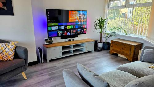 Stylish, Modern Cardiff Home, Perfect for Groups and Families photo 21