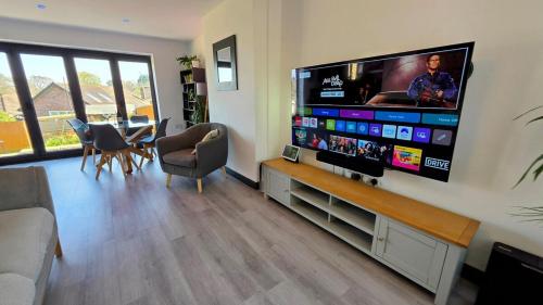 Stylish, Modern Cardiff Home, Perfect for Groups and Families photo 19