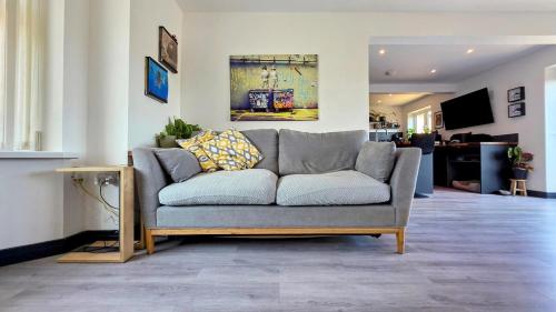 Stylish, Modern Cardiff Home, Perfect for Groups and Families photo 23