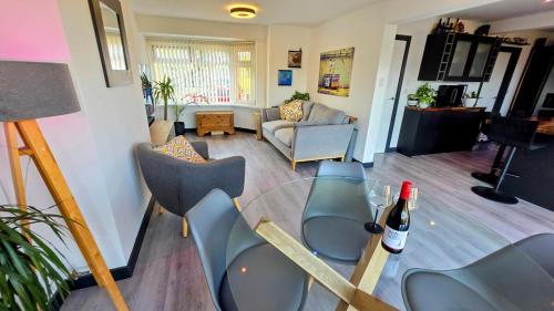 Stylish, Modern Cardiff Home, Perfect for Groups and Families photo 17