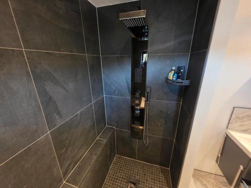 Stylish, Modern Cardiff Home, Perfect for Groups and Families photo 33