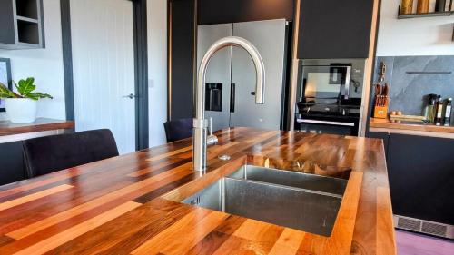 Stylish, Modern Cardiff Home, Perfect for Groups and Families photo 11