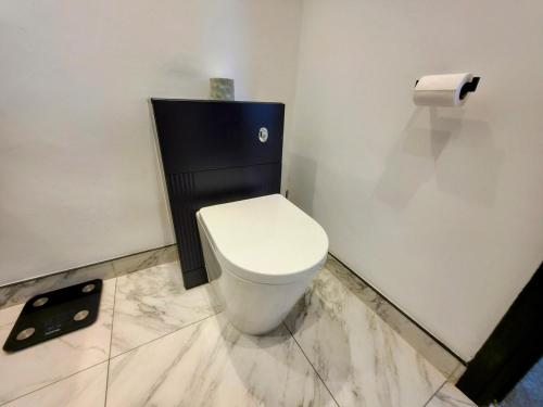 Stylish, Modern Cardiff Home, Perfect for Groups and Families photo 31