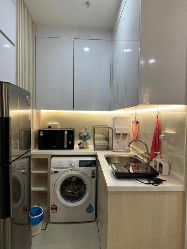Kuchyň nebo kuchyňský kout v ubytování ZHI The Shore Suites Kota Kinabalu