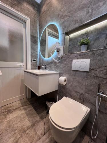 Koupelna v ubytování Modern Studio Apartment in a Villa - Tiranë