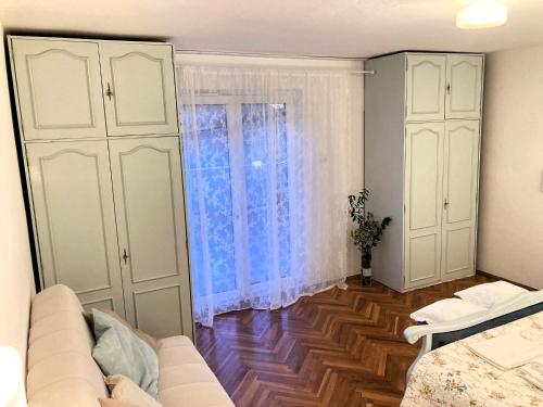 Ένα ή περισσότερα κρεβάτια σε δωμάτιο στο Apartman Feješ