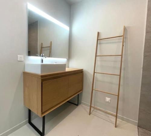a bathroom with a sink and a mirror at La Simone in Richerenches