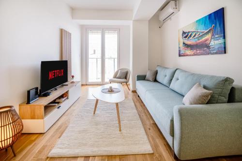 Телевизор и/или развлекательный центр в Private Apartment Near Lake & Old Town Fast WiFi
