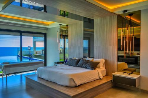 Ένα ή περισσότερα κρεβάτια σε δωμάτιο στο Shangri-LA luxury Mansion, Heated Pool