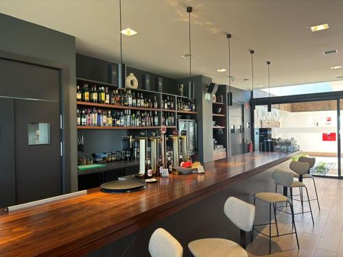 Lounge nebo bar v ubytování Mirador Lago Azul - Santa Rosalia Lake & Life Resort, heated pool, gym, ground floor, terrace, garden