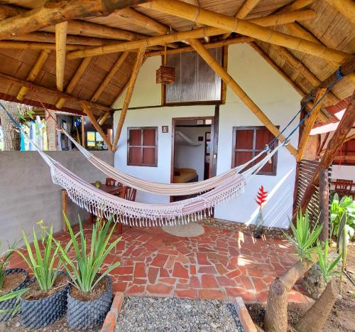 Jardín al aire libre en Cabañas La Tortuga