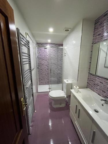 Koupelna v ubytování Cangas Apartment, Rodeira Beach, Playa Rodeira