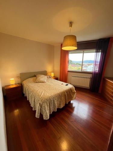 Postel nebo postele na pokoji v ubytování Cangas Apartment, Rodeira Beach, Playa Rodeira