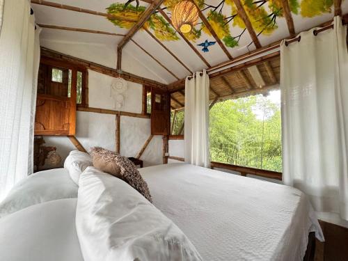 Ένα ή περισσότερα κρεβάτια σε δωμάτιο στο LA GRANJA ECOHOTEL