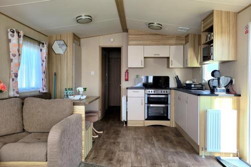 Kuchyň nebo kuchyňský kout v ubytování St Osyth- Sleeps8-freeparking-wifi-holidaypark