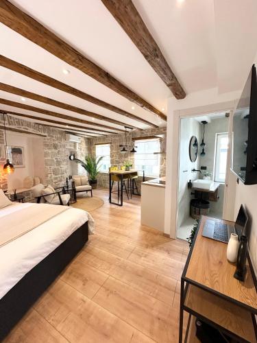 Dani Central Apartment- Heart of Split Stay