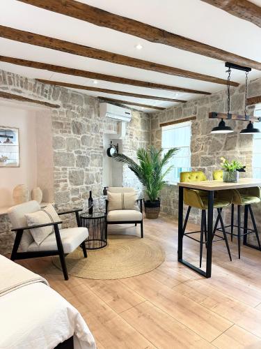 Dani Central Apartment- Heart of Split Stay
