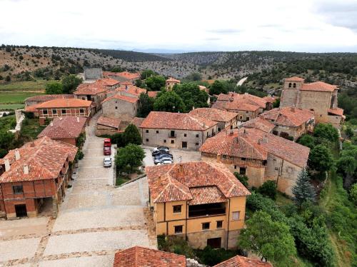 an aerial view of a village with houses and cars at Casa Valeriana Guijosa in Guijosa