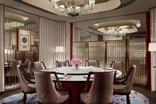 Χώρος καθιστικού στο The St. Regis Singapore