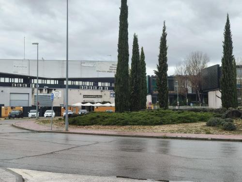 an empty parking lot in front of a building at Apartada Orilla Loft in Camarma de Esteruelas