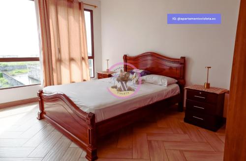 a bedroom with a bed with a cat on it at Apartamento Violeta con Impresionante Vista al Mar in Playas