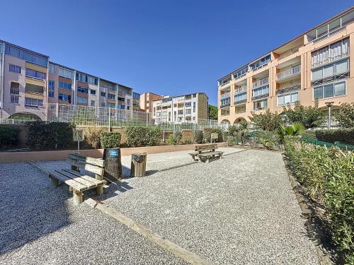 T1 Familial avec Terrasse, Piscine, Plage à 6 Min à Pied et Aqualand à 2 Min photo 12