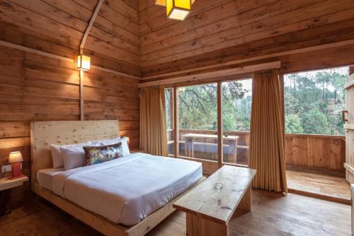 מיטה או מיטות בחדר ב-Suro Treehouse Resort