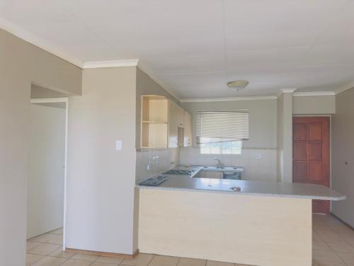 Η κουζίνα ή μικρή κουζίνα στο Self Catering luxury Apartment in Witbank