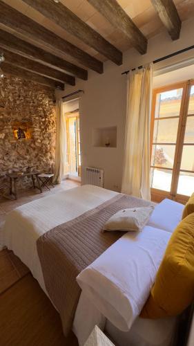 Una cama o camas en una habitación de Can Bagot
