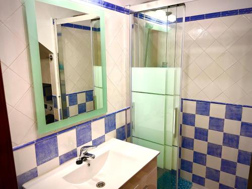 a bathroom with a sink and a shower at Viviendas Rurales El Cantón in Cucayo