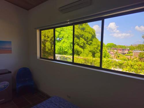 a room with a window with a view of trees at Nica Valley in Rivas