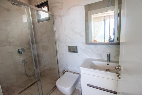 Bilik mandi di Villa Large Royal