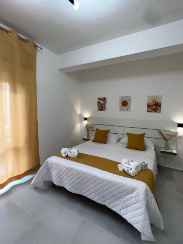 a bedroom with a large bed with towels on it at Vida Rooms in Trapani