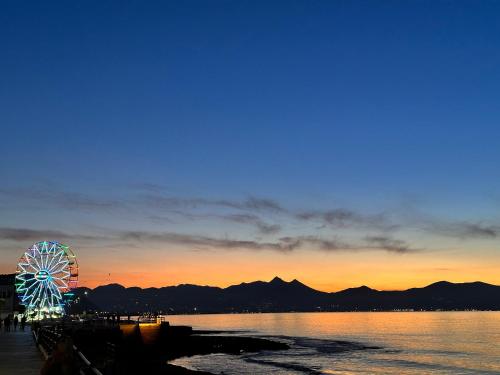 a ferris wheel in the water at sunset at CASE VANELLA GRANDE aspra Bagheria in Bagheria