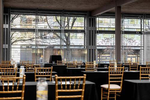 Restaurace v ubytování Kimpton Palladian Hotel by IHG