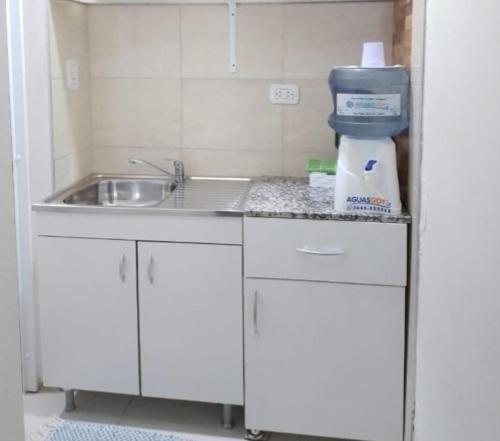 a kitchen with a sink and a counter top at Monoambiente temporario HB in Roque Sáenz Peña