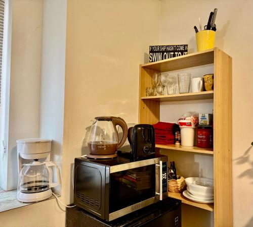 Παροχές για τσάι/καφέ στο Private Room with Ensuite Bathroom 10 Minutes Walk to University of Washington