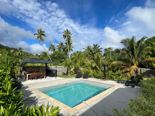 Bazén v ubytování Palm Tree Villas nebo v jeho okolí