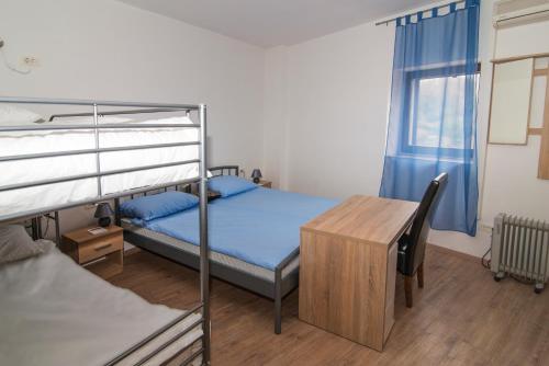 Un pat sau paturi într-o cameră la Hostel Bordada