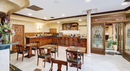 Kuchyň nebo kuchyňský kout v ubytování Sercotel Palacio de los Gamboa