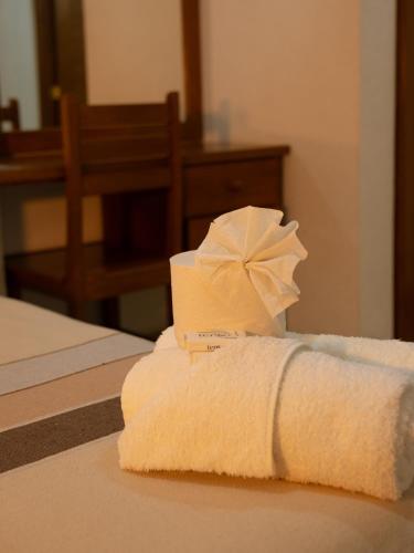 a pile of towels sitting on top of a bed at Hotel VidaMar in Puerto Escondido