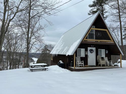 a cabin in the snow with a picnic table at Cherokee Cabin-Cave Run Lake and Cliff Views-Red River Gorge in Big Woods