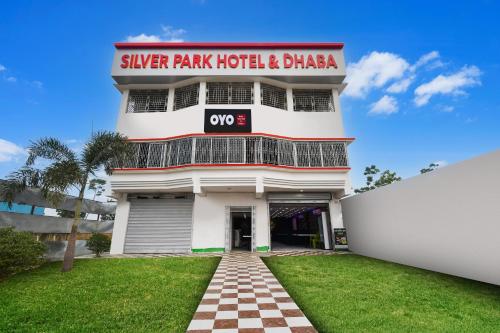 Fotografie z fotogalerie ubytování Silver Park Hotel And Dhaba v destinaci Baharampur