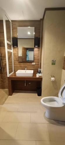a bathroom with a sink and a toilet at โรงแรมชาวเกาะพีพี Chaokoh Phi Phi Island in Phi Phi Don